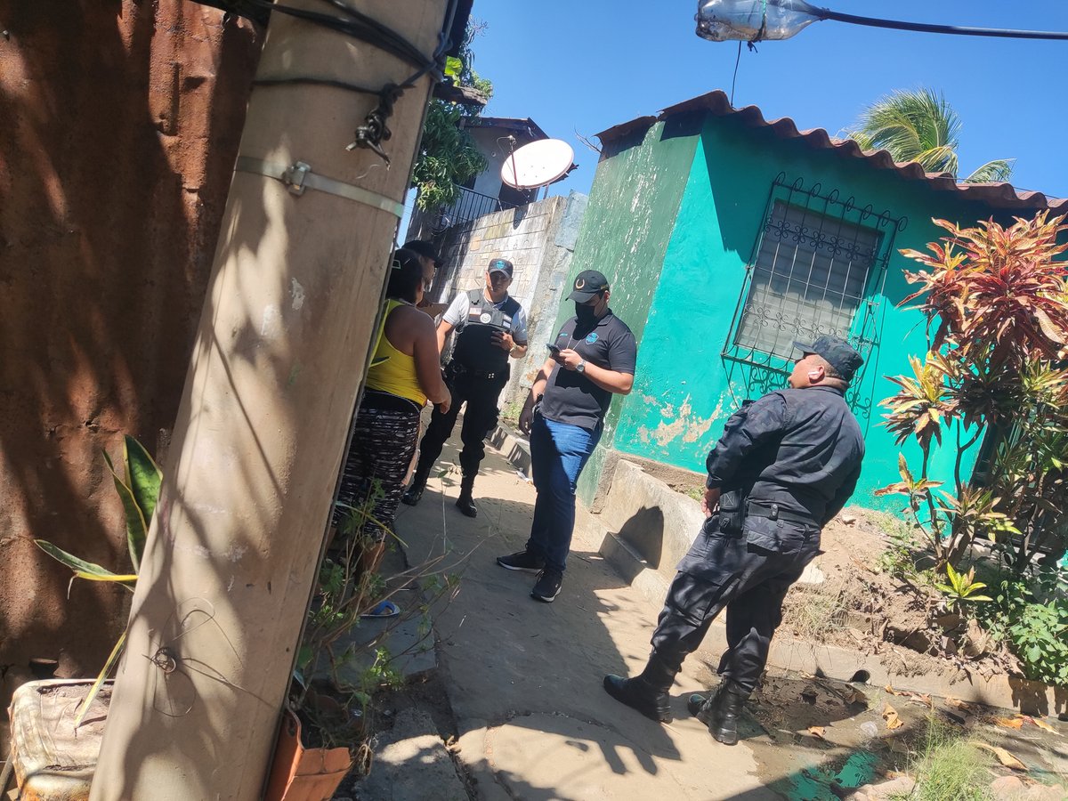 CesarGodoyNi's tweet photo. Atendimos una denuncia de de maltrato animal. ⚠️
En un trabajo articulado con nuestro Cuerpo de Agentes Municipales y #PoliPets iniciamos una inspección en la colonia San Cristobal, Cantón El Barillo. 👮♀️🚔 https://t.co/0tgba4mTHO