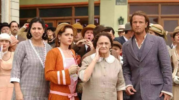 #ChocolateComPimenta é aquela novela que temos uma memória afetiva, não importa quantas vezes passe no #ValeAPenaVerDeNovo, no <a href="/canalviva/">globoplaynovelas</a> ou na <a href="/globoplay/">globoplay</a>. Sempre vamos parar pra assistir, dar boa risadas, é uma obra suave pq até os vilões são cômicos