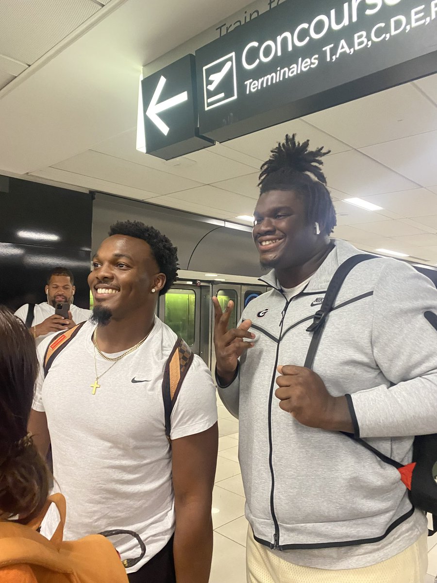 My buddies are going to the Super Bowl.  Go Eagles!   Go Dawgs! #jordandavis #nakobedean