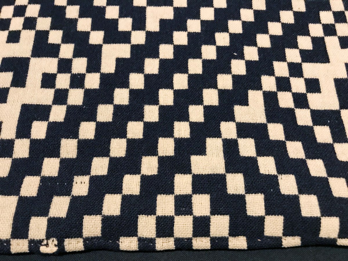 MUSEO_TEXTIL's tweet photo. 🌀[EXPOSICIÓN] El poder de la imagen remanente: op art textil
#ElTextil15Años✨
¿Un #jorongo del siglo XIX?
Conócelo en la expo #OpArtTextil

Jorongo, ca. 1880
prob. usado en México https://t.co/uNARhxbH1u