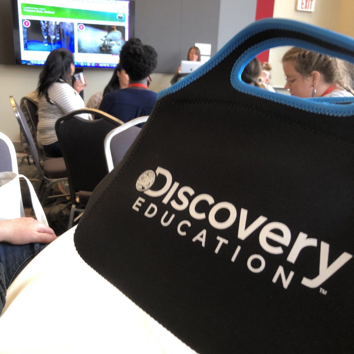 DeniseBrunner1's tweet photo. Won a great bag learning about Discovery Education’s Science for Texas.  ⁦@m_hampton_⁩  ⁦@DiscoveryEd⁩ ⁦@AISD_Libraries⁩ #TCEA2023 https://t.co/rGbWJhndez