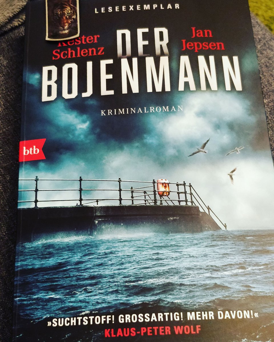 AnneRoth1983's tweet photo. #Bücherwurm #Bookworm #bibliophile #btbVerlag #Morawa
#DerBojenmann 
#KesterSchlenz #JanJepsen 

Heute das Leseexemplar angefangen, und ich kann es kaum aus der Hand legen ! Dieser Krimi holt dich von der ersten Seite an ab und lässt dich nicht mehr los .. grandios!! ⭐⭐⭐⭐⭐ https://t.co/SdPj2uWof1