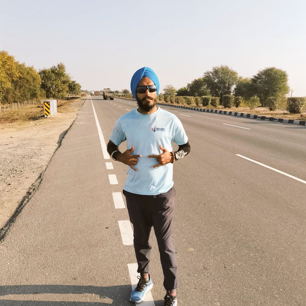 preetparwinder2's tweet photo. Long distance running is 90 percent mental and the other half is physical.

Day 85 BoB Golden Quadrilateral Run,, RUN FOR A CAUSE ..

#preetparwinder #ultrarunner #saucony #foodstrong #skineasi #runningman #corridaderua  #strava #corrida #athlete https://t.co/tbMGNonT4G