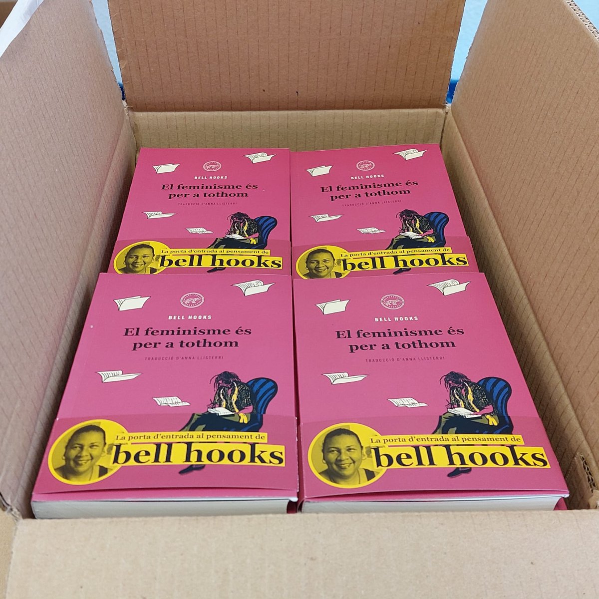 Tigre de Paper (@tigrepaper) on Twitter photo 🤩 Ahir ens va arribar aquest tresor a l'oficina!
📕 'El feminisme és per a tothom', de bell hooks, és la porta d'entrada al pensament de hooks.
📝 Traducció: Anna Llisterri (<a href="/annallis/">Anna Llisterri</a>)
🖌️ Il·lustració: Maria Farré
ℹ️ tigredepaper.cat/ca/cataleg/el-… 🤩 Ahir ens va arribar aquest tresor a l'oficina!
📕 'El feminisme és per a tothom', de bell hooks, és la porta d'entrada al pensament de hooks.
📝 Traducció: Anna Llisterri (<a href="/annallis/">Anna Llisterri</a>)
🖌️ Il·lustració: Maria Farré
ℹ️ tigredepaper.cat/ca/cataleg/el-…