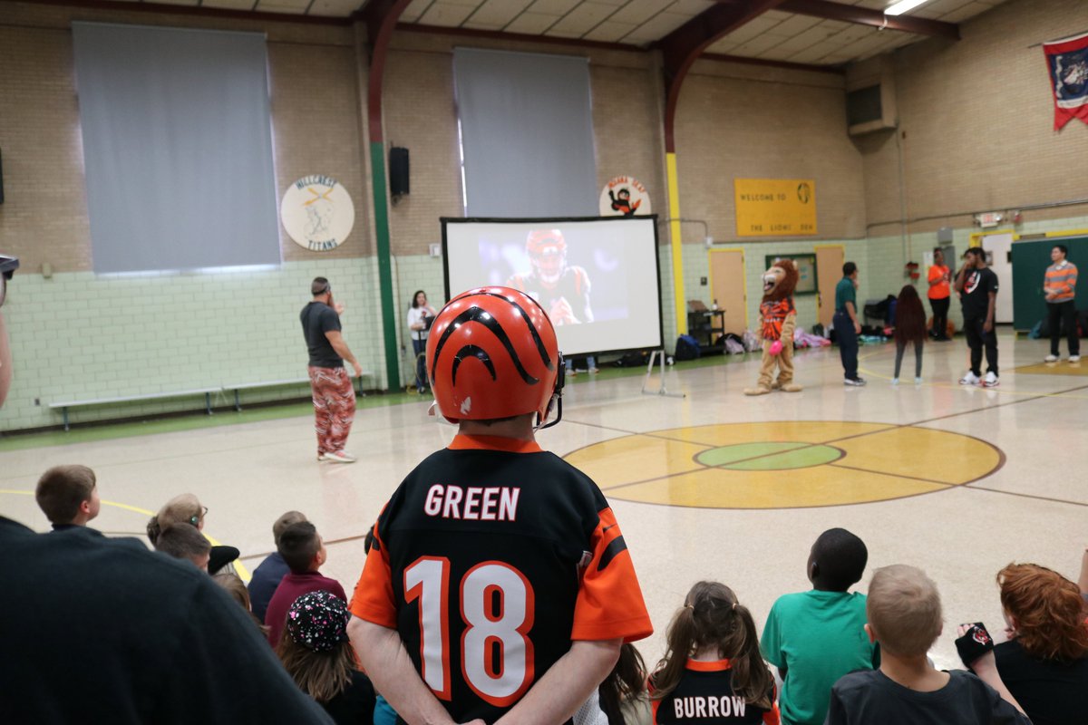 SRSDeaf's tweet photo. Those pictures are from last Friday Who Dey Pep Rally. Our students and staff were attempting to beat @Sam_Hubbard_ 13 seconds running in 98 yards return. Our basketball court size is 75 feet, equal to 25 yards which means running almost 4 times. @Bengals #whodeyy https://t.co/pZKGhoMS2e