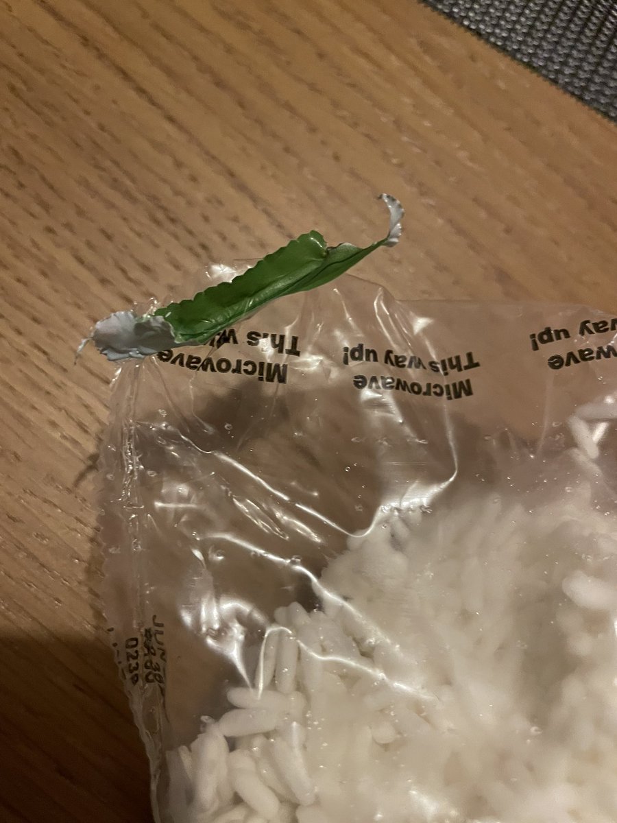 dkem's tweet photo. @Tesco Bit lacking in quality control of late with the sealing of your own brand goods.Keep losing bags of crisps that have been heat sealed into the main bag. Now today I have the same with microwave rice. The outer bag has been melted in when it’s been sealed. https://t.co/qGrmoZGF0G