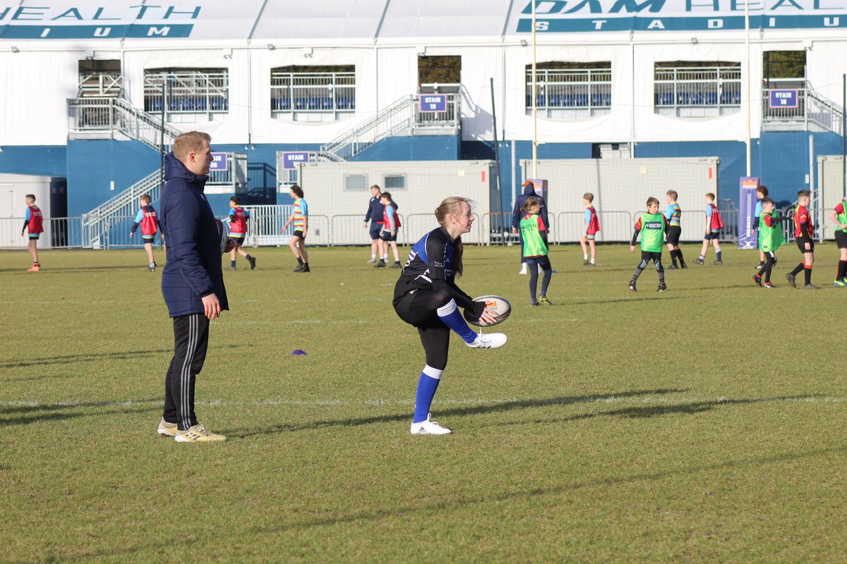 Lindsay had a fantastic time training with the <a href="/DalzielRugby/">Dalziel RFC</a> Girls in Edinburgh.  Darcy Graham, Charlie Shiel &amp; Cammy Hutchison from <a href="/EdinburghRugby/">Edinburgh Rugby</a> were great coaching the girls throughout the session.
🏉 
<a href="/StAidansHigh_PE/">St Aidan's High PE</a> <a href="/lindsaymccall09/">Lindsay 🏴󠁧󠁢󠁳󠁣󠁴󠁿</a>
