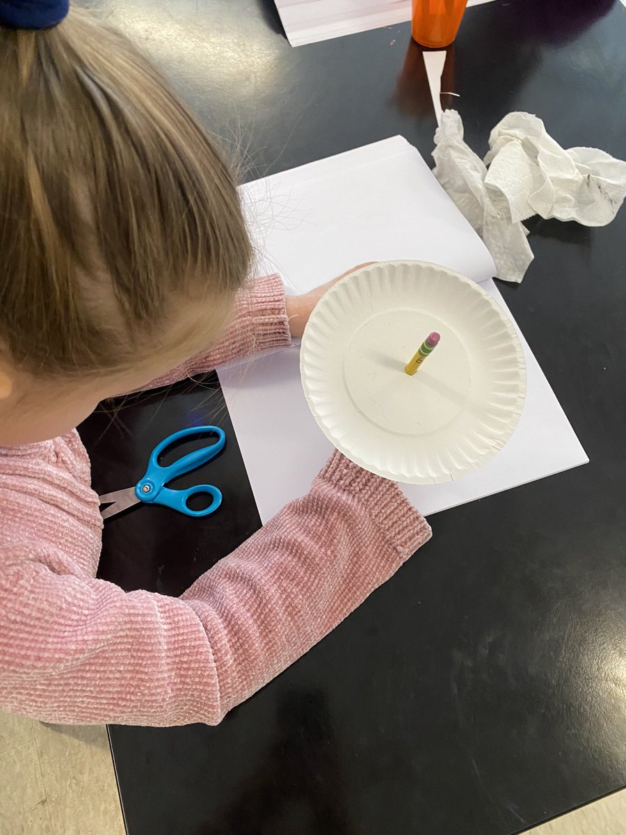 MrsLawrence7's tweet photo. Blind contour drawing! Building our observation skills! #blindcontourdrawing @PaddyHillTweet @GreeceCentral @theartofed @mbart628 @Jaclyn_Wesley https://t.co/7q8KOg0DGT