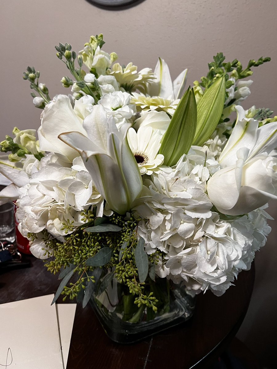 michaelwaynea's tweet photo. Today, I woke up to a delivery of flowers and the sweetest note from my idol. I am speechless and not even sure what to say. I love you forever @xtina, thank you for inspiring me to keep fighting. I am so grateful. 🥺😭❤️ https://t.co/IBpQYQMnZy