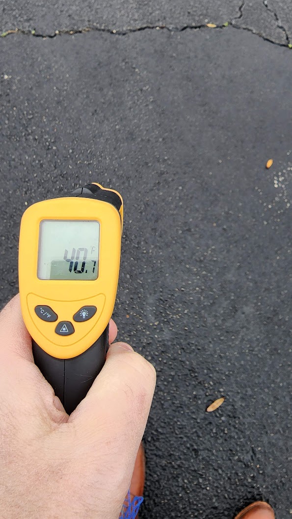 shelwinkleywx's tweet photo. Some thoughts on #bcstx roads: 
Driving around town, your car thermometer is likely to read 32°-33°.

Surface streets are &amp; will be ok as long as the sun is up. Road temperature is ~40°. Even after sunset, light rain/drizzle shouldn't be enough to cause major impacts /1 https://t.co/KOw7ZRTDZr
