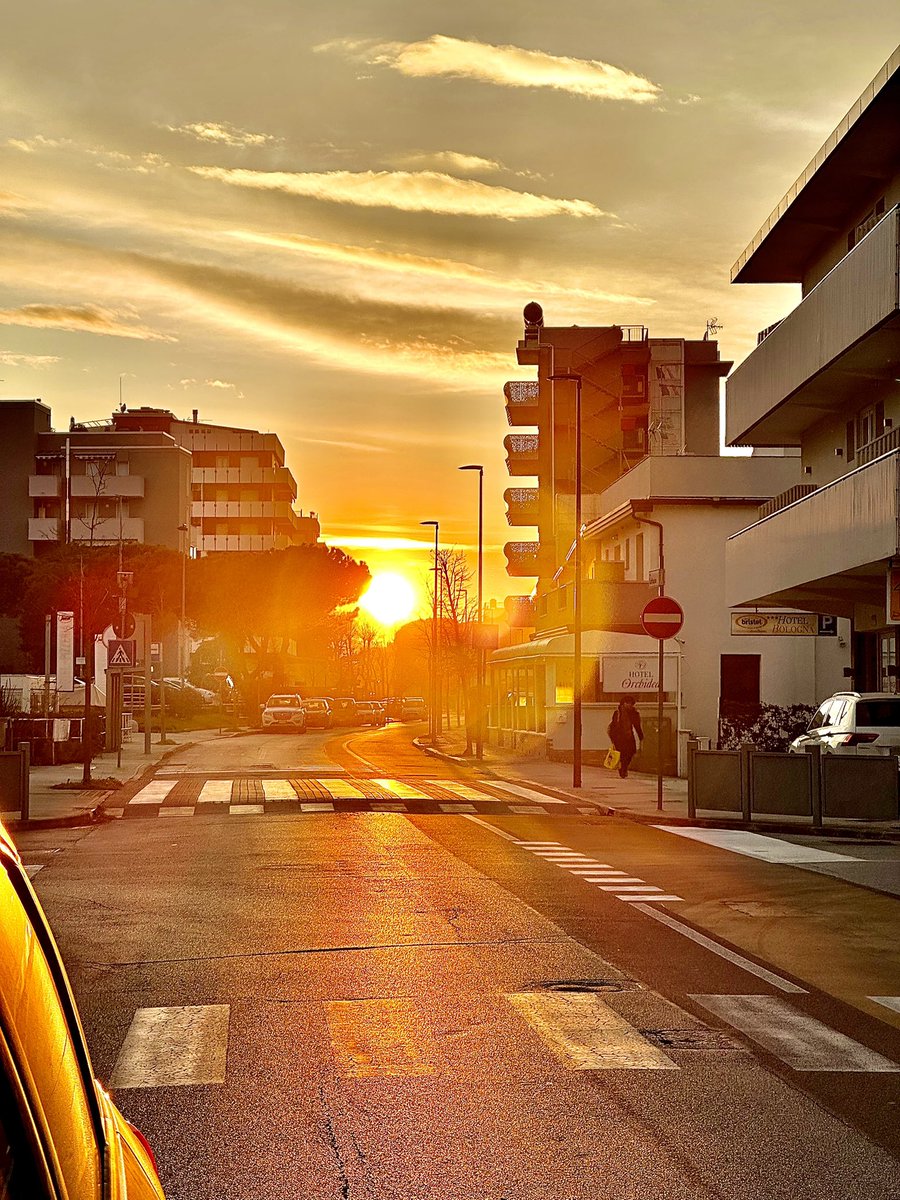 Poco fa! scorcio tra vie Lignanesi al tramonto☀️#lignano #tramonto #sole #sunset #fvg #friuli