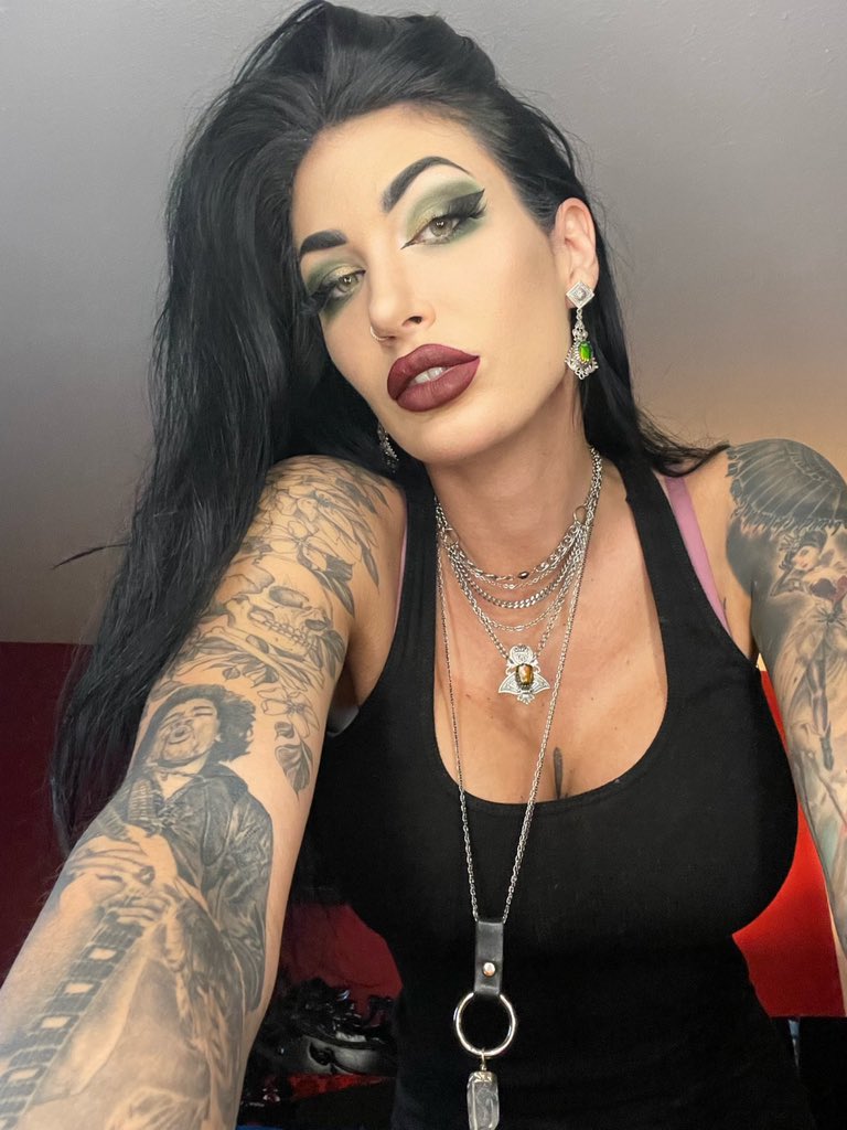 TW Pornstars Mistress Damazonia 👑. Twitter. What will you do today