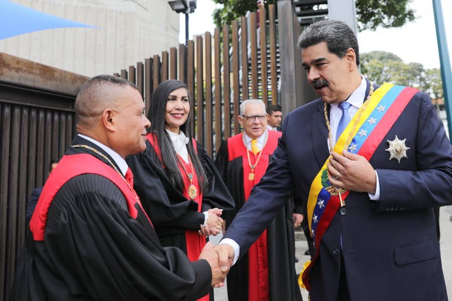 DEM_TSJ's tweet photo. #EnFotos Pdte. @NicolasMaduro participa este #31Ene en la sesión solemne de Apertura de Actividades Judiciales, correspondiente al año 2023 desde el Tribunal Supremo de Justicia

#AperturaJudicial2023 https://t.co/eGxzt2zM5j