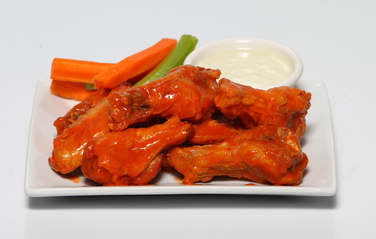Get your 🍗 #WingSpecial 🍗 every Tuesday &amp; Thursday @ #PieGuysTapAndGrill 🤩 Available for dine in or takeout! 

#PieGuysPizzeria
#BestWingsReadersChoice