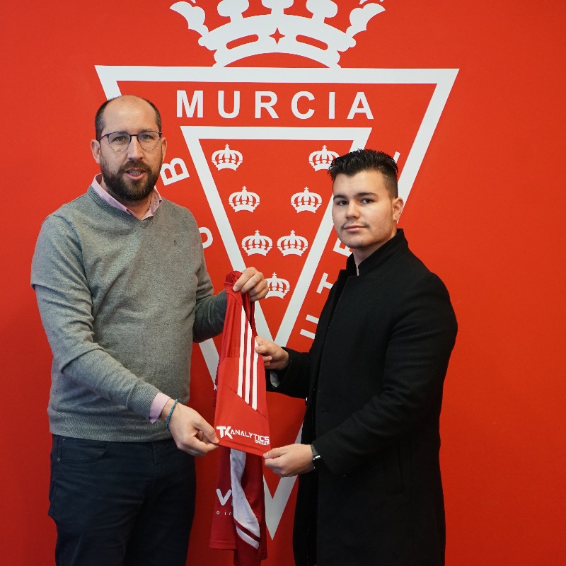 realmurciacfsad's tweet photo. EMPRESA | TK Analytics estará presente en la equipación de entrenamiento del primer equipo.
#RealMurciaCF 🤝 #TKAnalytics