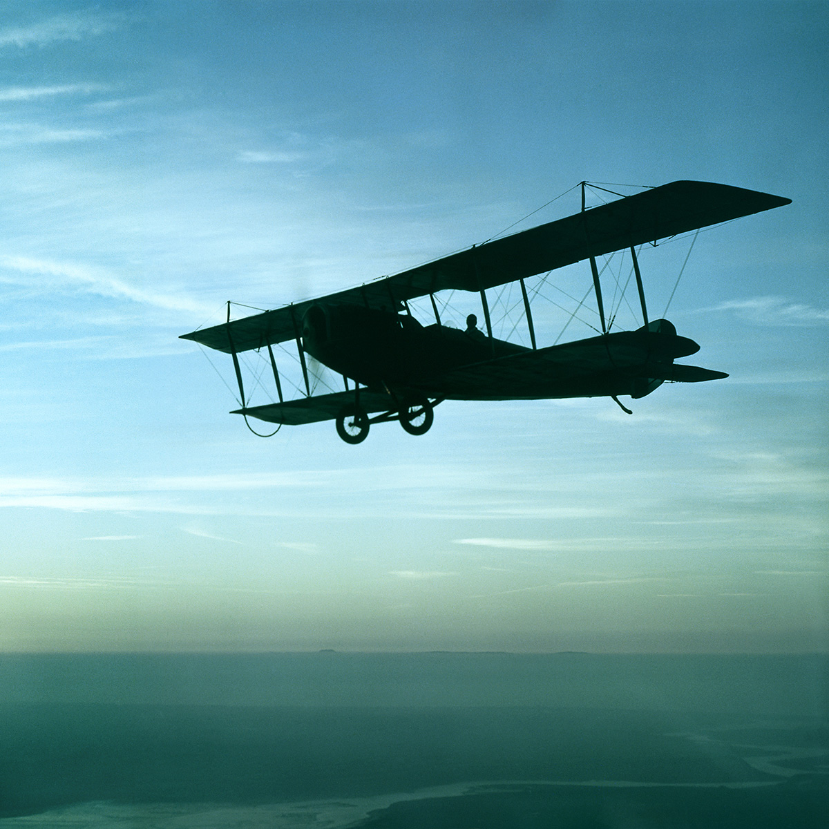 A New Year marks new accomplishments. In 1914, New Years Day, the first commercial passenger flight took place. The flight was a total 23 miles across Tampa Bay in Florida. #TravelTuesday