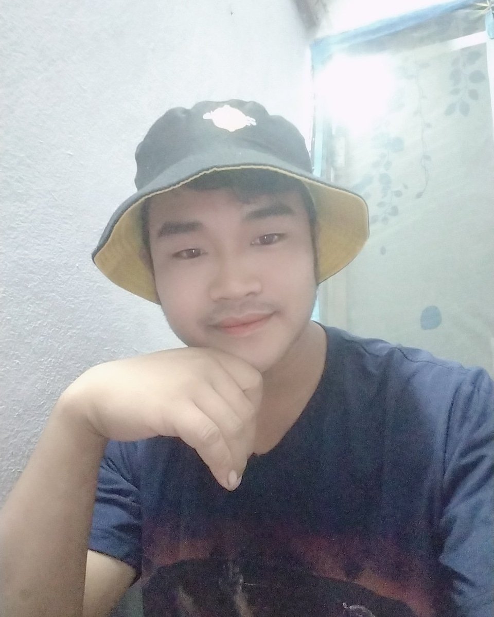 NuchaKm's tweet photo. กำว่าฮักมันกิ๋นบะได้ แต่เหล้ากิ๋นได้ ป่ะจ๋ดเหล้า https://t.co/cgKmkSybzf