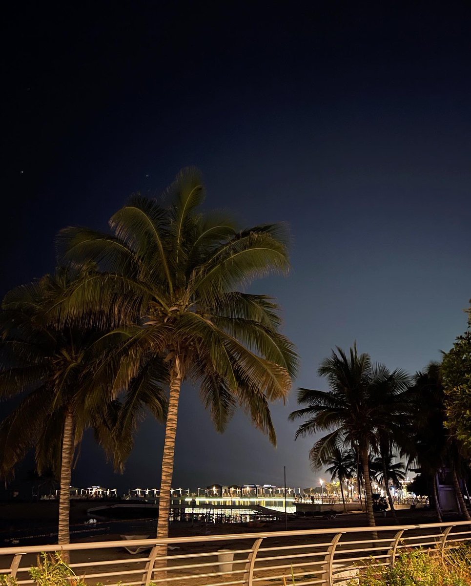 "لم يقتصر الأمر على قلبي فقط، بل إنني منذ أن عرفتك وأنا أستشعر معنى أن يُحب المرء نفسه من خلال أحدهم"