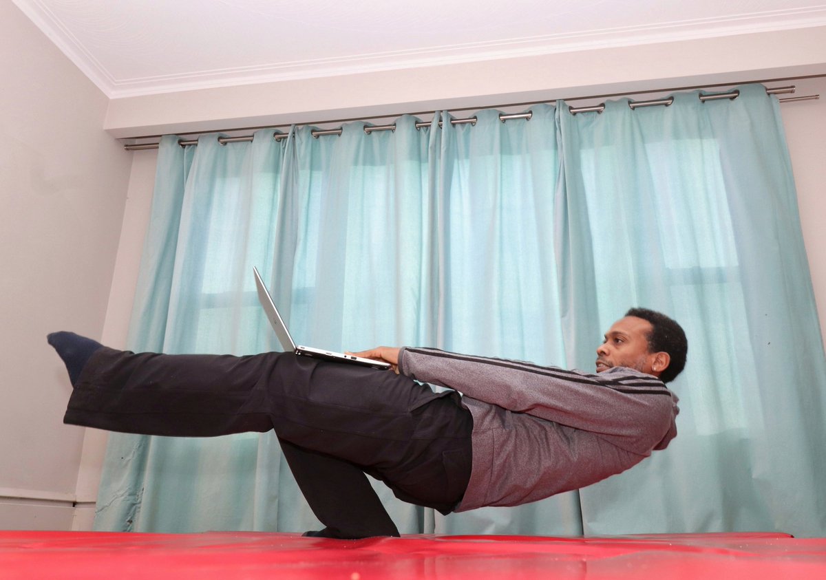 MalekeDr's tweet photo. Trying to figure out my standing desk setup in this self portrait I use the Canon 17-55mm lens + Canon SL2 #photography #selfportrait #photo #selfportraitphotography #photoshoot #acrobat #fitness #canon #canonsl2 #photographyisart #circuslife #bboy https://t.co/ucTEMS1xaD