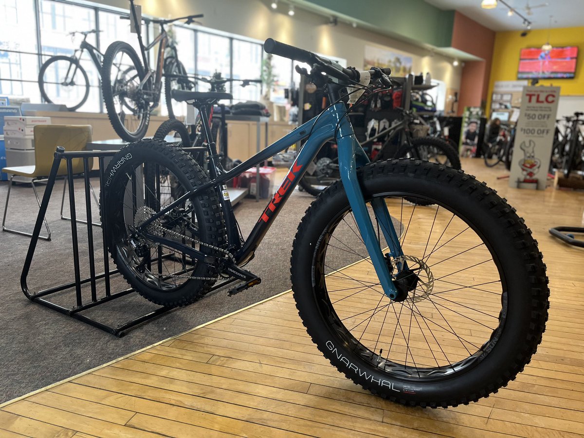 ZiggysCycleKW's tweet photo. Fat Bike Sale!!!
Check out our website to see the savings on all Fat Bikes from @TrekBikes &amp; @GiantCanada 
Enjoy the winter ❄️ on two fat wheels 🛞 it’s so much fun 🤩 

#bikesale #fatbikes #fatbikescanada #fatbikefun #getoutside #hydrocuttrails #trekfarley #giantyukon https://t.co/B3qeLUnroB