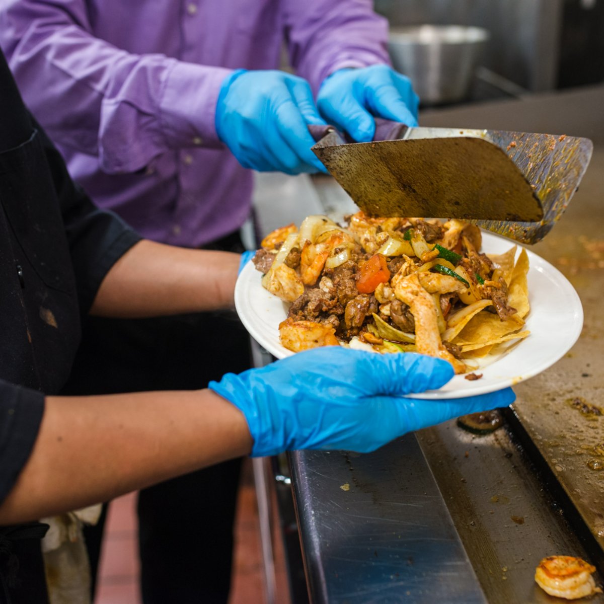 lostresmagueyes's tweet photo. We loved Mexican food so much, we decided to devote a whole business to it. That's why we've been running #LosTresMagueyes since 2009. https://t.co/yB8Ww0Oy7u