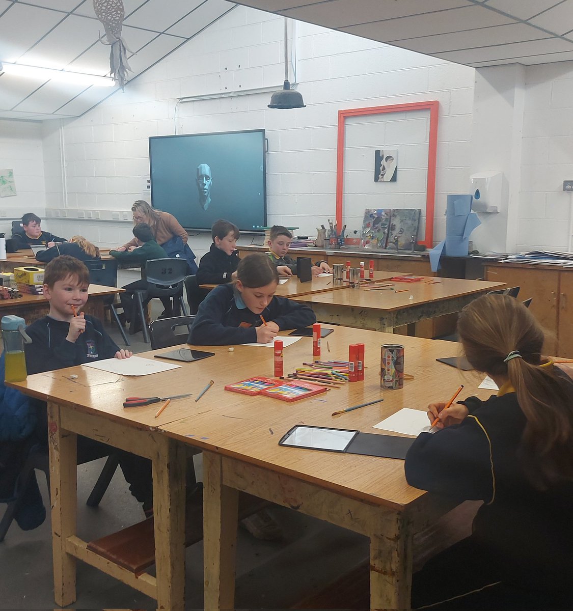 colmhuirecoed's tweet image. Lots of local 5th class pupils enjoying their secondary school experience in @colmhuirecoed today #TasterDay1 #secondlevel #community #excellenceinducation #primarytosecondary @TipperaryETB