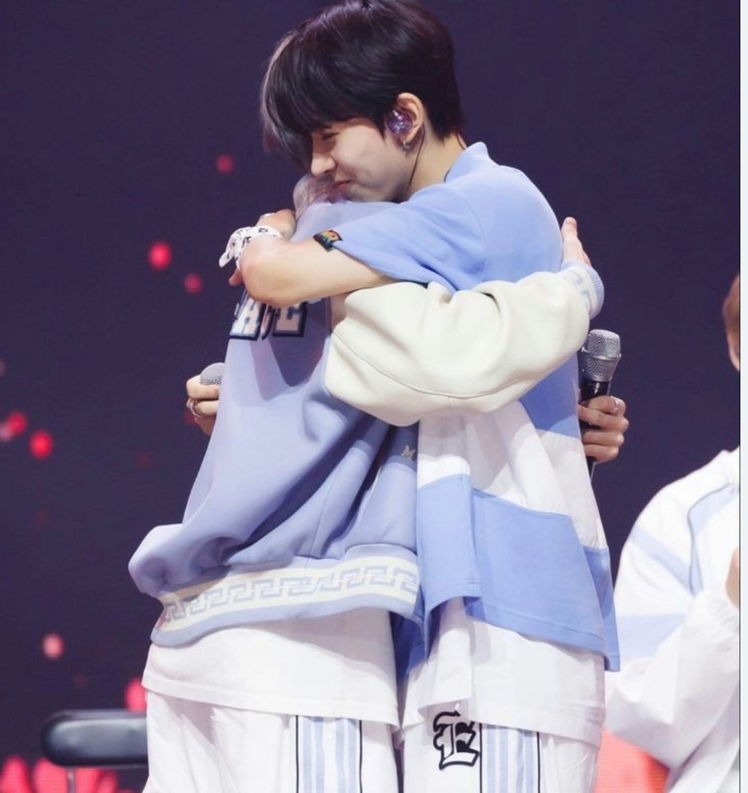 yutakiau's tweet photo. mini au heejake  |  ☁ 💍

En la universidad se decía que h33seung y j4ke eran una pareja hecha en el cielo, que eran perfectos juntos. 
Y si que lo eran, por lo menos perfectos, compartían sueños y gustos, se completaban el uno a el otro + https://t.co/J5JoNEvRr1