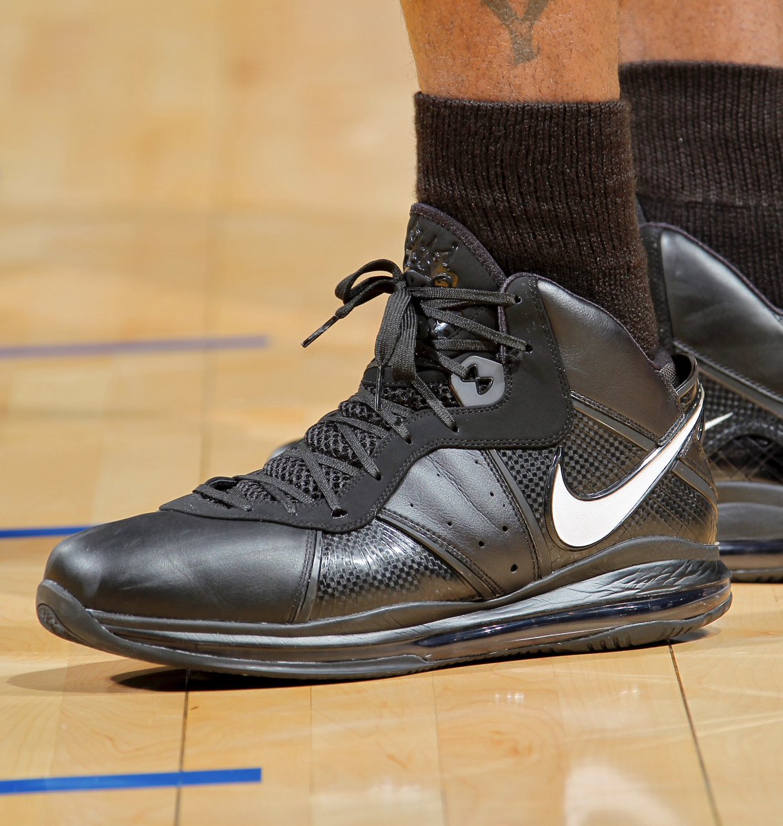 lebron 8 triple black