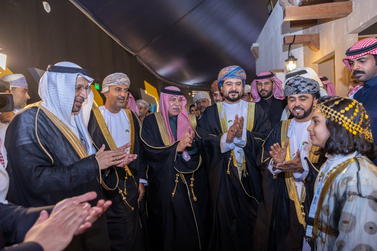 MISA's tweet photo. افتتح اليوم أصحاب المعالي @Khalid_AlFalih، و @malkassabi، و @Qais_AY، و @FaisalAl_Rawas  و @Osama_AlZamill #معرض_الصناعات_السعودي_العماني بحضور أصحاب المعالي والسعادة، ويهدف المعرض بأن يكون منصة متميزة لاستعراض التعاون المشترك بين الشعبين الشقيقين 🇸🇦🤝🇴🇲 https://t.co/sDxTLYf4dS