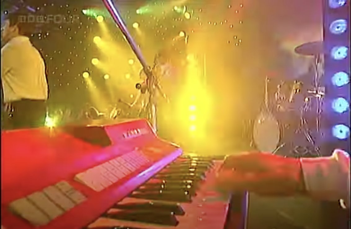 Lisekit's tweet image. We're back for some more #1994watch! Let's see how much we can get through tonight. 20 Jan 1994, kicking off the show it's the Inspirals with Saturn 5, a cast-iron chop. #TeamSofa harmonising on the settee.