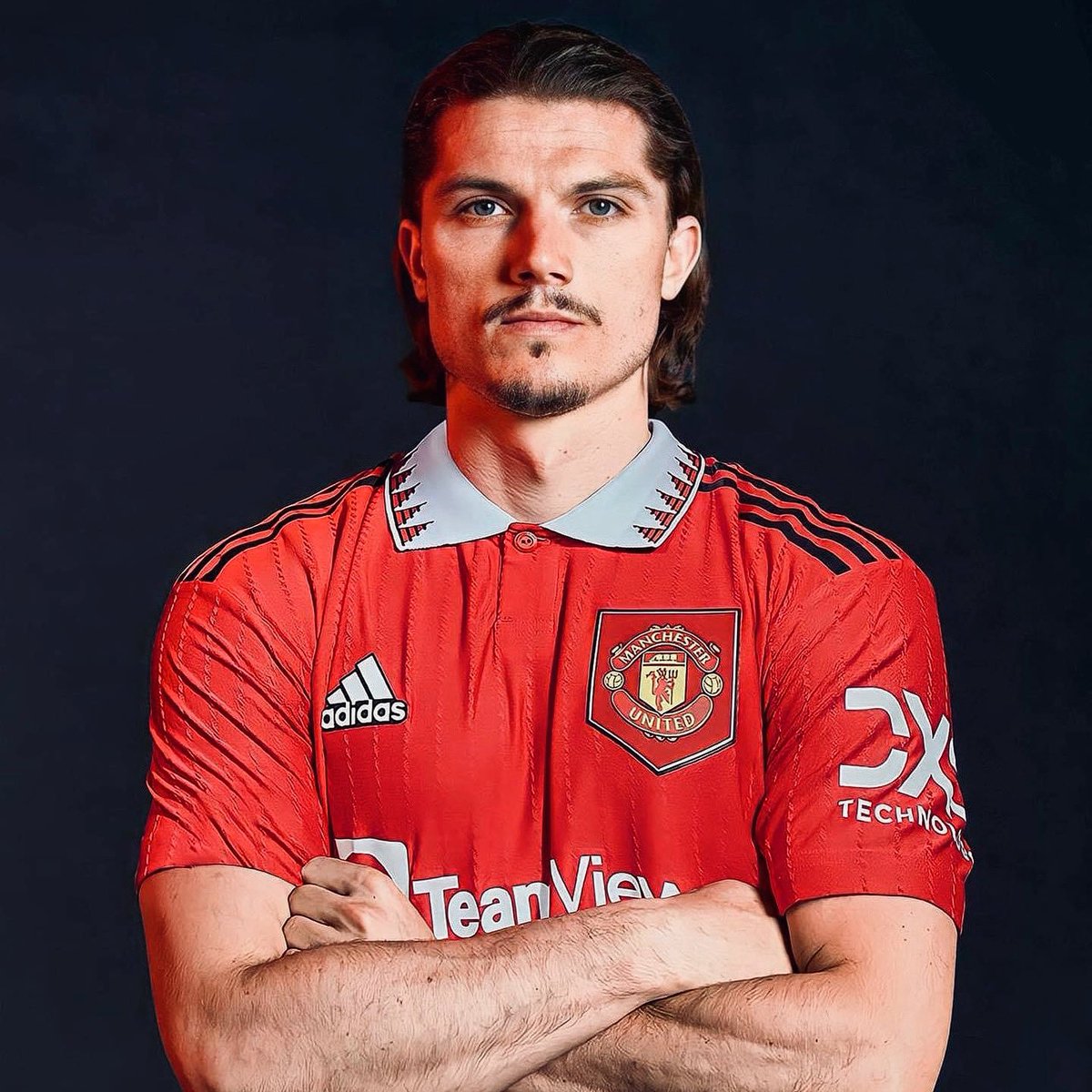 🚨 | 𝗛𝗘𝗥𝗘 𝗪𝗘 𝗚𝗢: Marcel Sabitzer

Marcel Sabitzer to Manchester United, here we go! Full agreement reached on loan deal, no buy option 🔴🤝🏻

Deal set to be signed with FC Bayern in the final hours as personal terms agreed too and player’s already in Manchester.

#MUFC