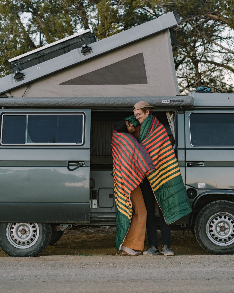 Life is better together, and we've got options when it comes to our 2-person Puffy Blankets. 

Hit the link in our bio to shop all our double wides, perfect for sharing with your significant other this Valentine's Day. 🤗 

#gorumpl