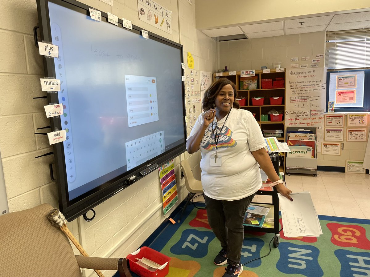 ksuITerin's tweet photo. Personalizing the @Promethean  spinner in 1st grade at #CascadeES @CascadeESMedCtr #HEREistheTECHyTeacher @APSInstructTech @ahrosser @apsupdate @apsitnatasha @APSacademics #APSacademics #APSITInspires https://t.co/PgV5VrLnD8