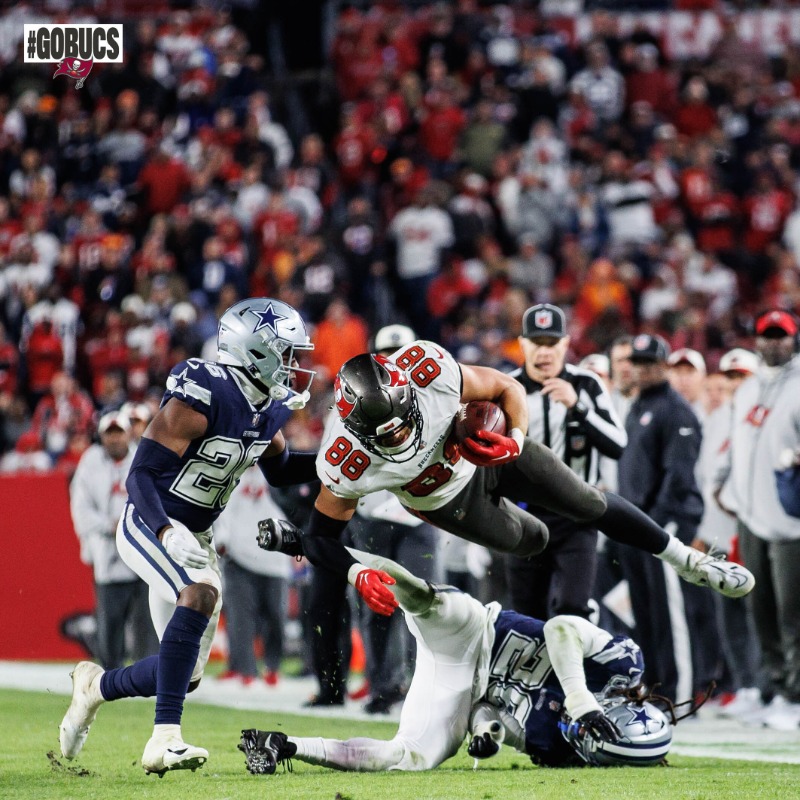 Buccaneers's tweet photo. Tight ends appreciation post ♥️

#GoBucs