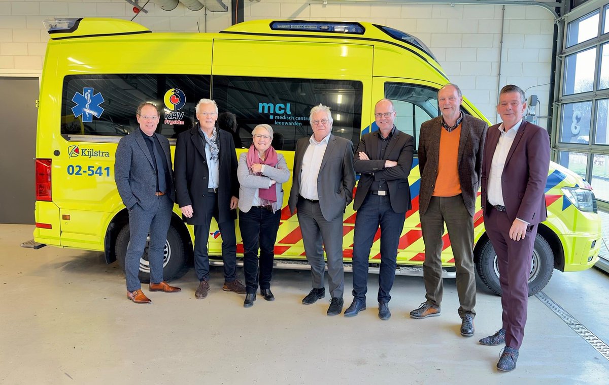 Vanmorgen vergaderde het college van B&amp;W weer eens buiten de deur, bij <a href="/kijlstra/">K i j l s t r a</a>. Na de vergadering kregen we een interessante rondleiding van <a href="/SietzeKijlstra/">Sietze Kijlstra</a> en Rudy Verwoert. Wy binne as @_Smallingerland tige grutsk op dit skitterende bedriuw. #Kijlstra