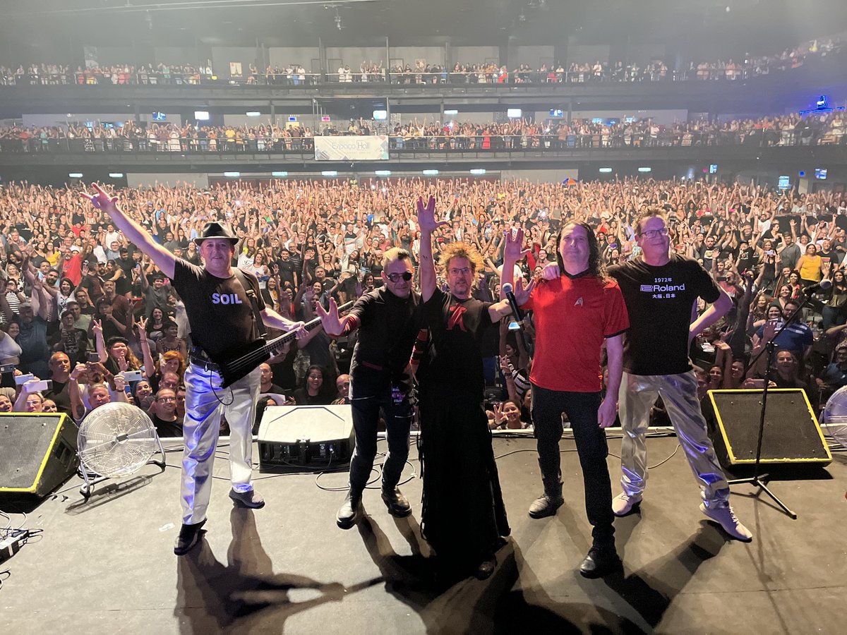We had a wonderful time on our just-wrapped 3-date tour of Brazil: Recife, Rio & Sao Paulo! Obrigado to our always amazing fans in Brazil, we love you very much!