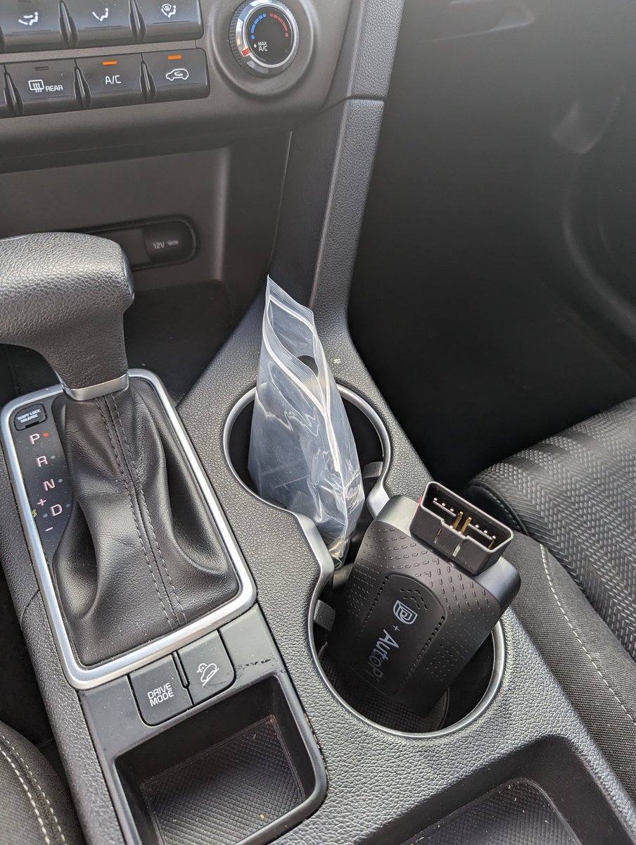 ChrisVolkernick's tweet image. Just a regular Tuesday onboarding a couple more fleet cars onto .@DIMO_Network 👨‍🔧

...Probably nothing. 😎 $DIMO 🚗 #TIPIN .@InternetOfWe 🤝