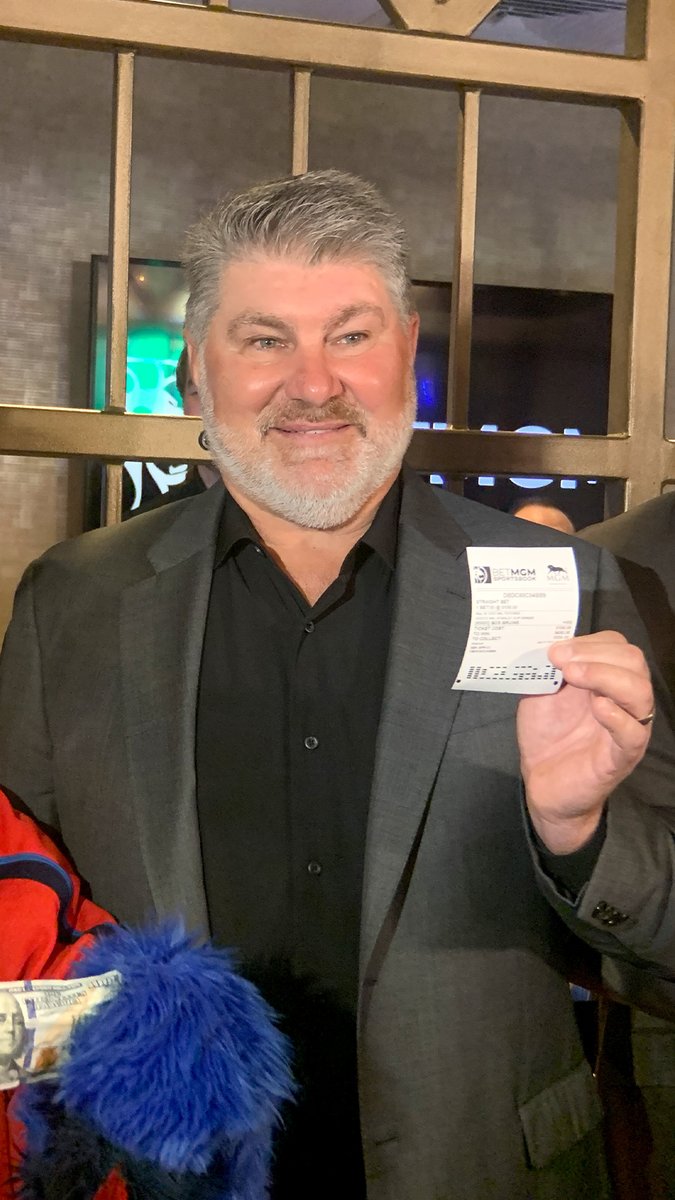 MGM Rewards tweet media