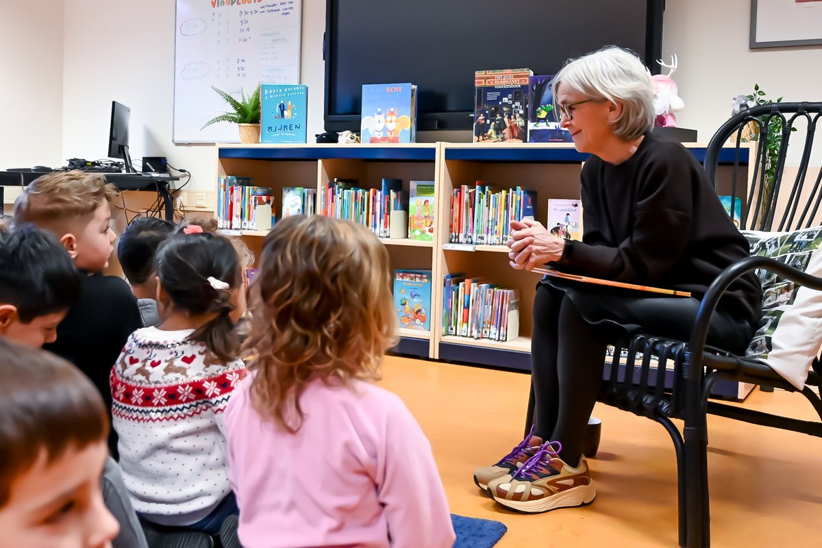 karin schrederhof (@karinschrederh2) on Twitter photo Zo wil ik al mijn dagen wel beginnen. Voorlezen op basisschool Het Mozaïek. Het zijn de nationale <a href="/Voorleesdagen/">Voorleesdagen</a>. In de prachtige Vindplaats van de school die samen met <a href="/DOKDelft/">DOK | de bibliotheek van Delft</a> lezen en voorlezen echt heel aantrekkelijk maakt. Zo wil ik al mijn dagen wel beginnen. Voorlezen op basisschool Het Mozaïek. Het zijn de nationale <a href="/Voorleesdagen/">Voorleesdagen</a>. In de prachtige Vindplaats van de school die samen met <a href="/DOKDelft/">DOK | de bibliotheek van Delft</a> lezen en voorlezen echt heel aantrekkelijk maakt.