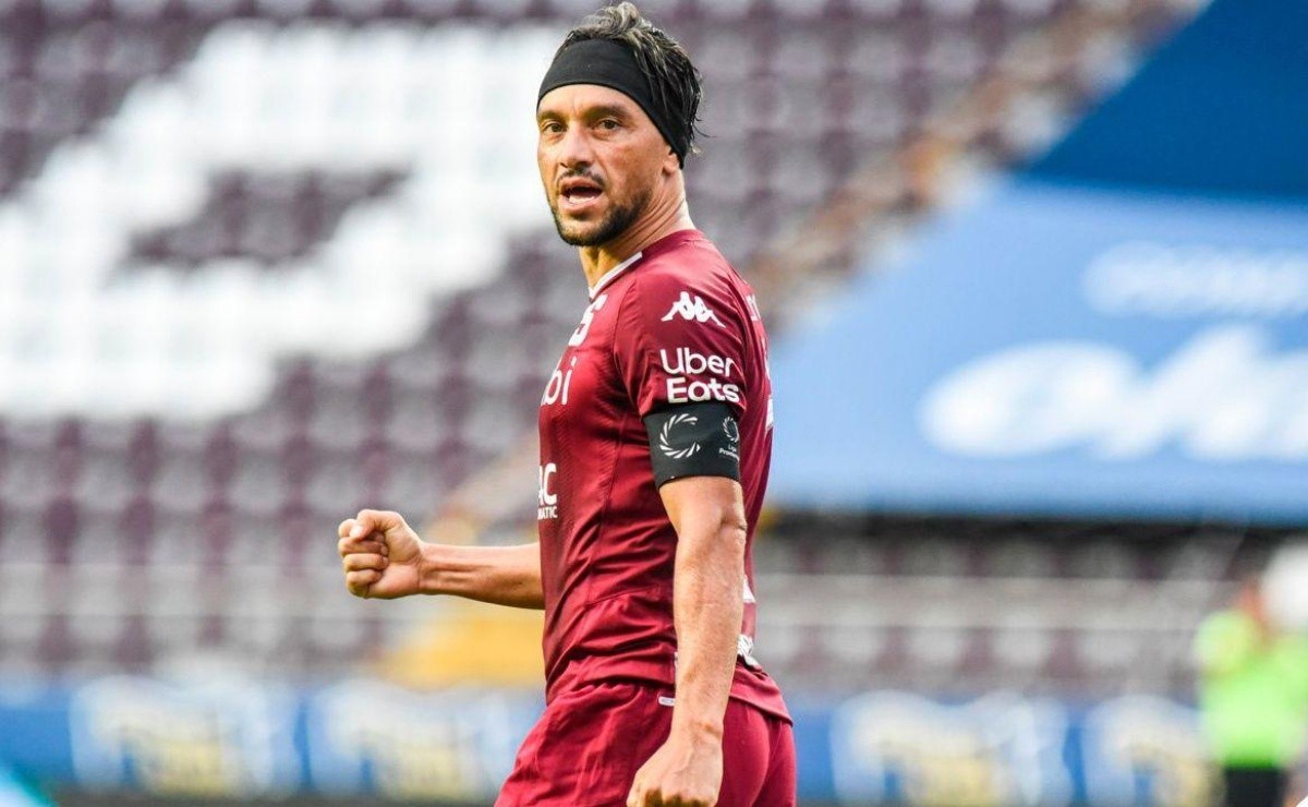 EXCL: Christian Bolaños acordó el finiquito de su contrato con el Deportivo Saprissa y su próximo destino sería el Club Sport Cartaginés. Se espera pueda ser inscrito antes del cierre de mercado.

Fichajazo Brumoso 🔵⚪️