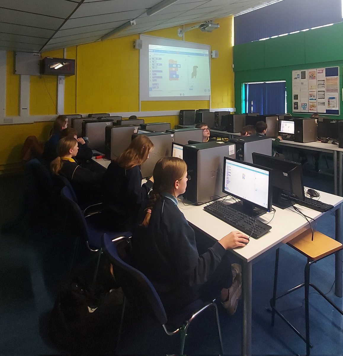 colmhuirecoed's tweet image. @colmhuirecoed Taster Day...local 5th class pupils enjoying a #secondlevel day in CMCO experiencing many subjects inc. Engineering, Coding, Wood technology, Science, Maths, Art, Maths, Home Ec.... #cmcoagobair #community #primarytosecondary #excellenceineducation @TipperaryETB