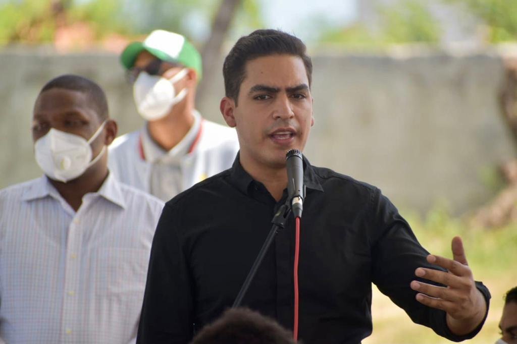 🧐¡Juventud está a su suerte!🧐

Secretario de la Juventud de la <a href="/FPcomunica/">@Fuerza del Pueblo (FP)</a>, <a href="/joseernestoabud/">Jose Ernesto Abud</a>, a propósito de celebrarse hoy el #DíaNacionaldelaJuventud, dijo que el #Gobierno tiene a los jovenes del país abandonado y sin oportunidades de desarrollo.

#ElNuevoDiarioRD #Politica