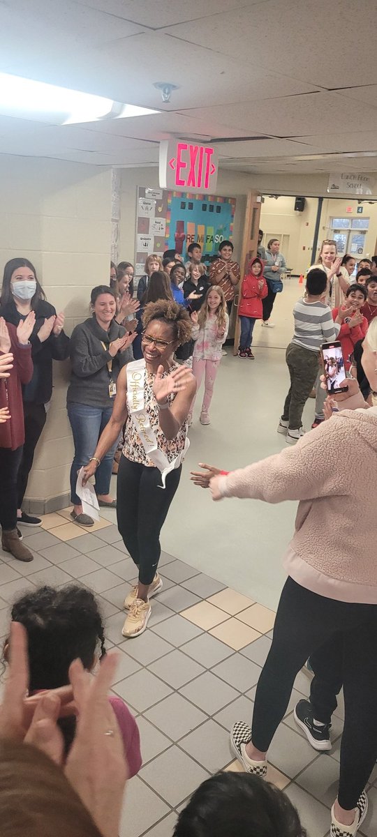 Te extrañaremos mucho Sra. Brown! Que disfrute mucho su retiro/ You'll be deeply missed Mrs. Brown! Enjoy your retirement <a target='_blank' href='http://twitter.com/BarcroftEagles'>@BarcroftEagles</a> <a target='_blank' href='https://t.co/ghs1QIlZFW'>https://t.co/ghs1QIlZFW</a>