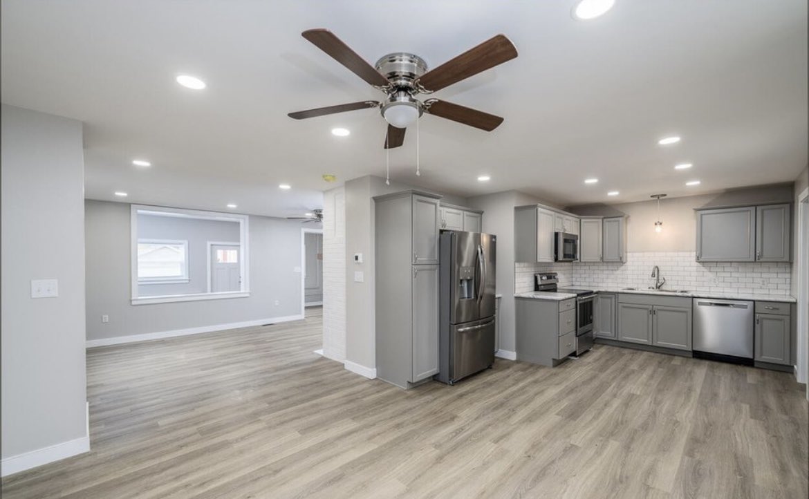 NateSulham's tweet image. Just closed on my first house! Big thanks to @HeyHeyItsConrad and his entire team for making the process super simple!