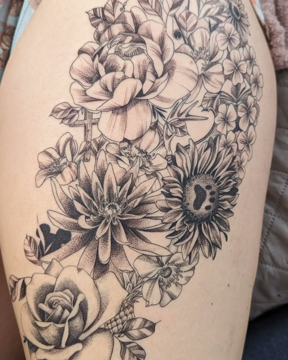 madmactats's tweet photo. New year, new you, new tattoo? Repair with MadRabbit Soothing gel and restore your beautiful skin fast. Use code MADMACTATS for 20% off at https://t.co/MlTRtp6jbK
#MadRabbit #MRTAmbassador #soothinggel #newtattoo #tattoolife #tattoorecovery #tattooaftercaretips  #tattoosforwomen https://t.co/0U97Epl1bz
