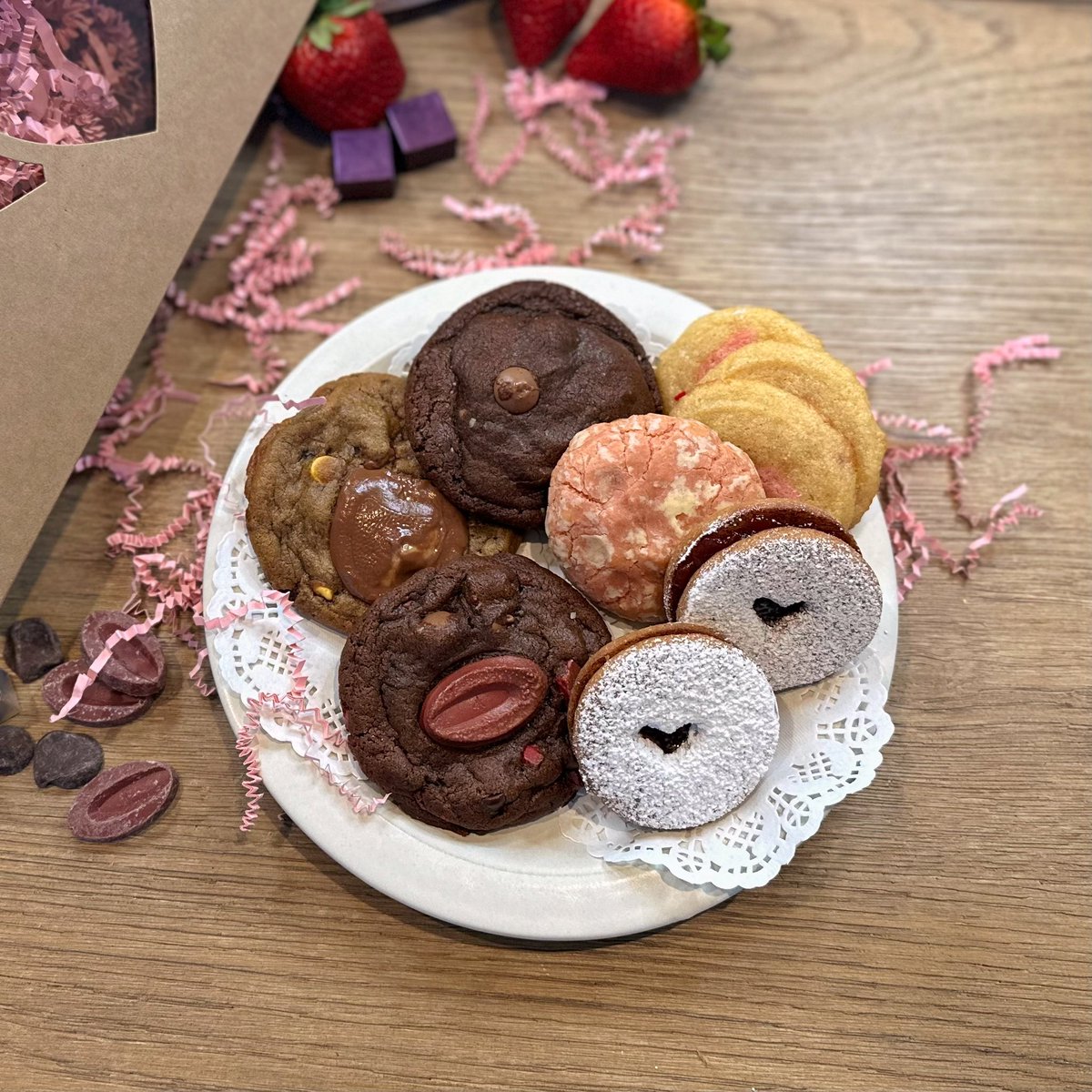 CookieTiam's tweet photo. Valentines variety boxes are here!  Included cookies: 
- Nutella stuffed chocolate hazelnut 
- Peanutbutter cookie w/ pb cup + butterscotch
- Choco raspberry 
- Sufganiyot (jelly donut) w/ strawberry-champagne jam
- Strawberry milk cookies
- Vanilla sugar cookies with a pink core https://t.co/gT4TlBUG0L