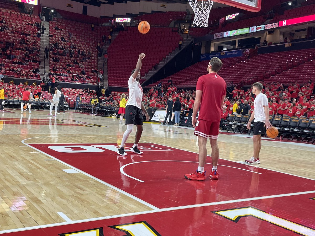 JeffRabjohns's tweet photo. Indiana’s Xavier Johnson isn’t playing tonight but he is getting in some early dribbling and shooting wit the boot off. #iubb https://t.co/jDzx5I03YO
