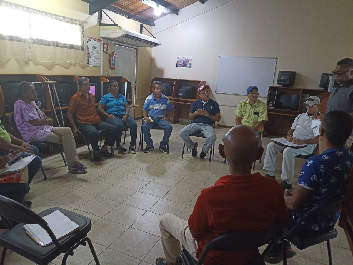 FranciscoLachea's tweet photo. En dicha reunión estuvieron presentes los concejales @FranciscoLachea Presidente de la Comisión de Ejido Luis González Vicepresidente en compañía del Ing. Miguel Córcega en representación del Inst. de Tierras, Síndico Municipal Catastro Civil y el poder popular miembros del CTP https://t.co/WueUUMiFZa