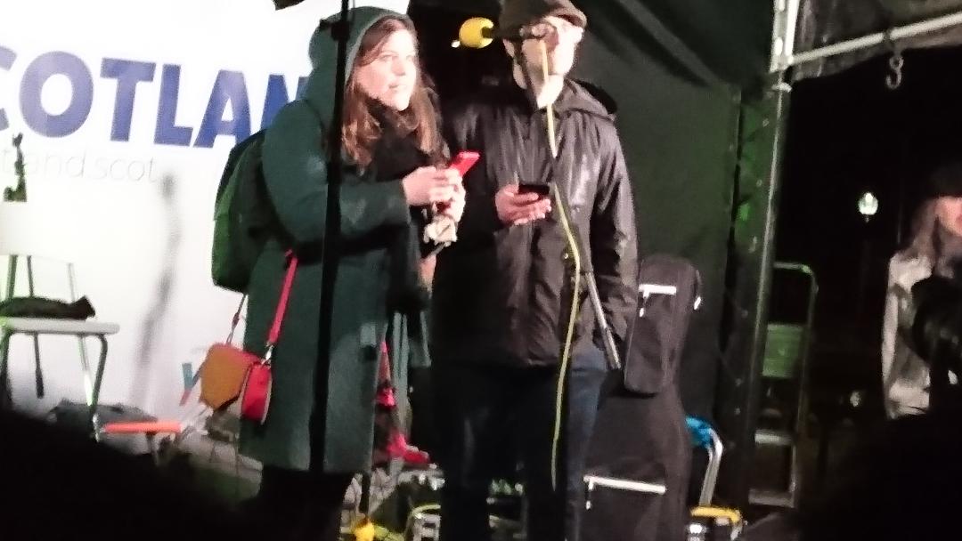 YesforEU's tweet photo. It was great to see Europe for Scotland take part in the Holyrood #TimeForScotland rally - Nina and Andrea's speech was heart-warming, telling us of the strong affection and support for Scotland from EU countries
🇪🇺💙🏴󠁧󠁢󠁳󠁣󠁴󠁿 @ScotlandEurope
#LightsOn
#IndyLightsTheWay to #ScotlandInEU https://t.co/JPeUncBrNJ