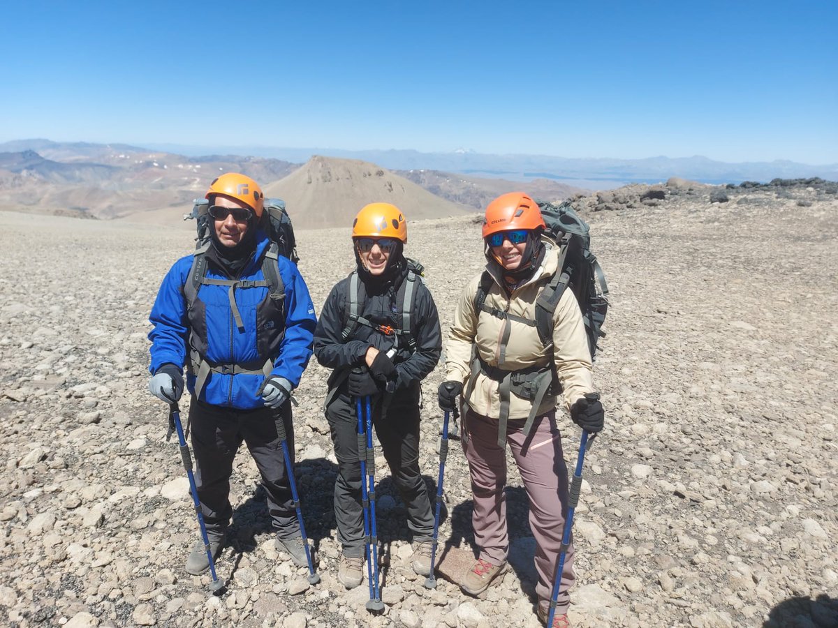 Javierguiotto1's tweet photo. Gracias por la enseñanza y fortaleza, nos acompañaste en todo momento, de tu mano llegamos a la cima 

Techo de la Patagonia Volcán Domuyo 4709 msnm 
@yesiguiotto 
@Giseguiotto https://t.co/xhtFLaBilx